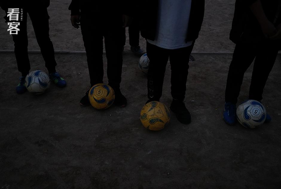 这支秘密发展的乡村足球队，拼命的令人肃然起敬