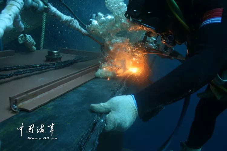 潜水沉底训练,潜泳20米憋气训练