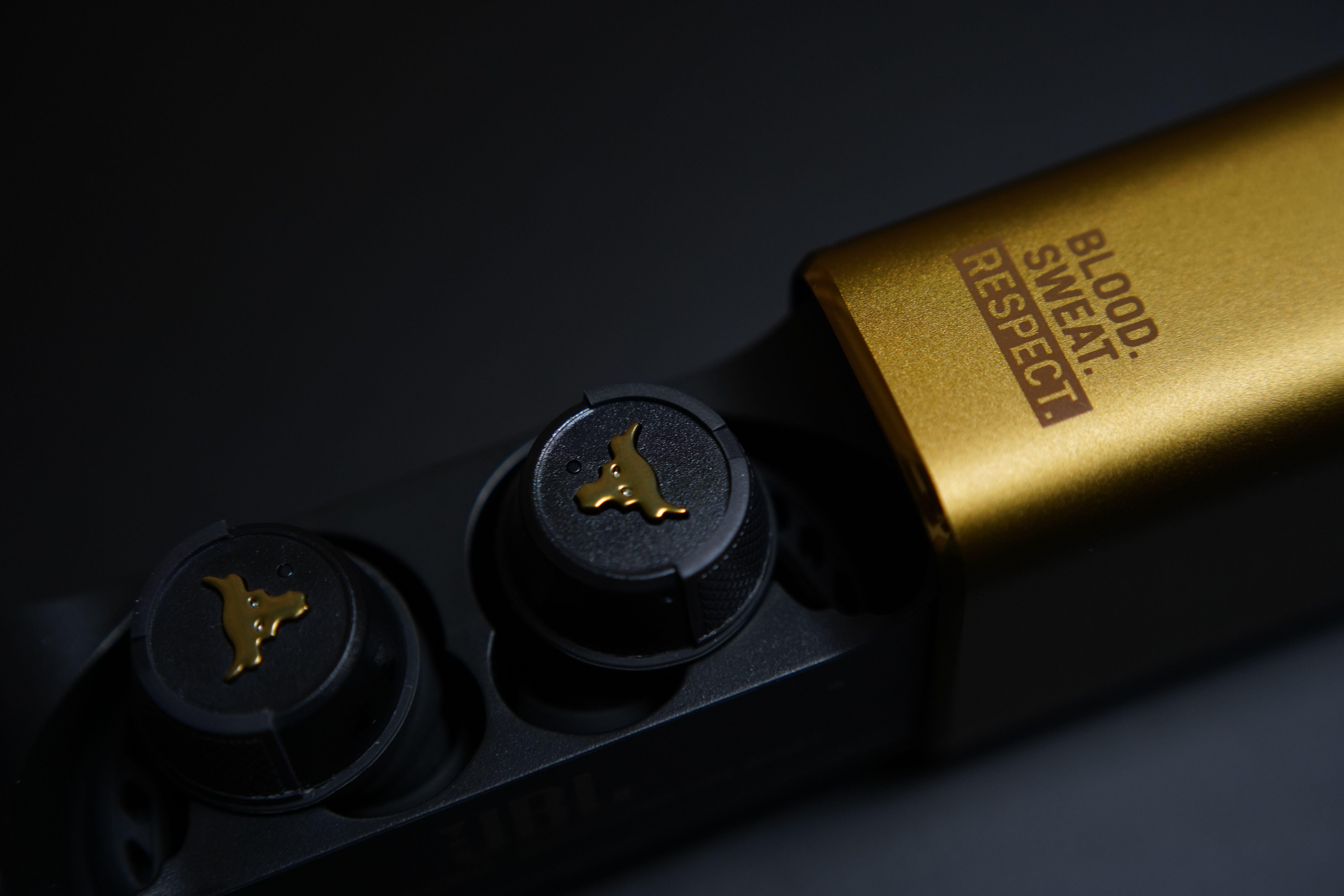 jbl小金盒一代测评,jbl小金盒耳机测评