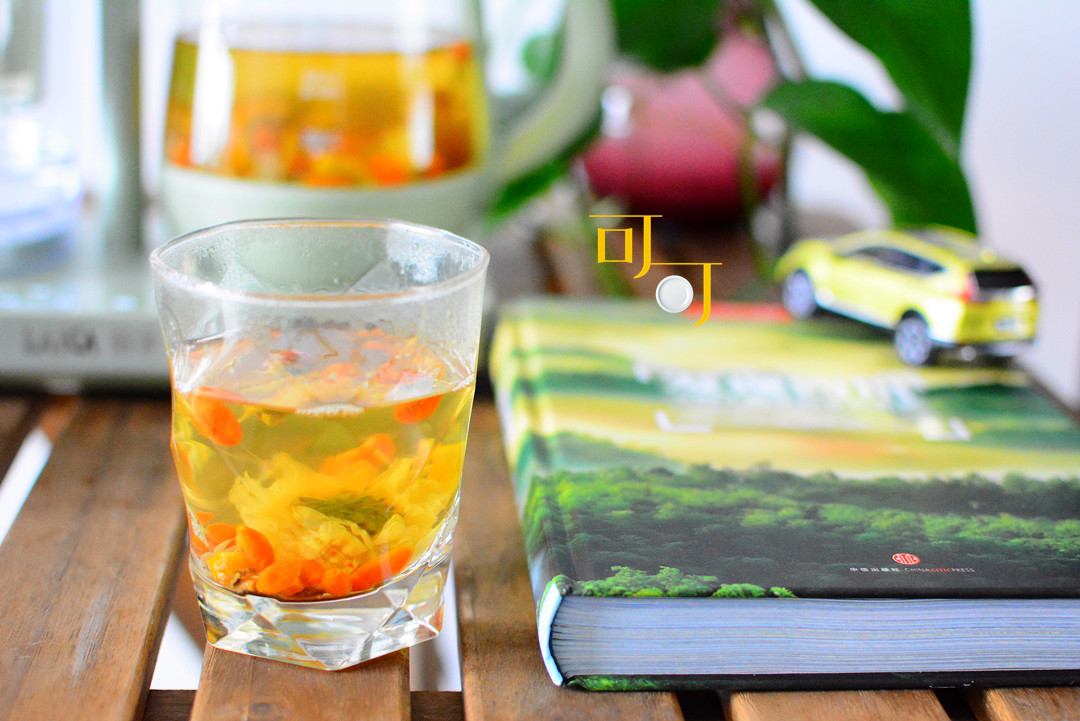 初夏清晨一杯茉莉花茶入心,初夏来一盏下关沱茶