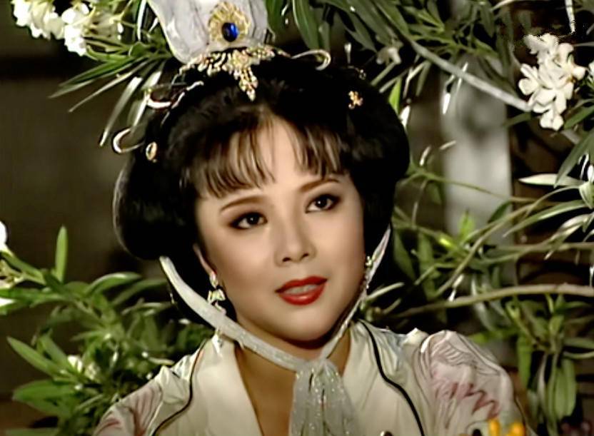 出道35年,28岁成名的2段婚姻