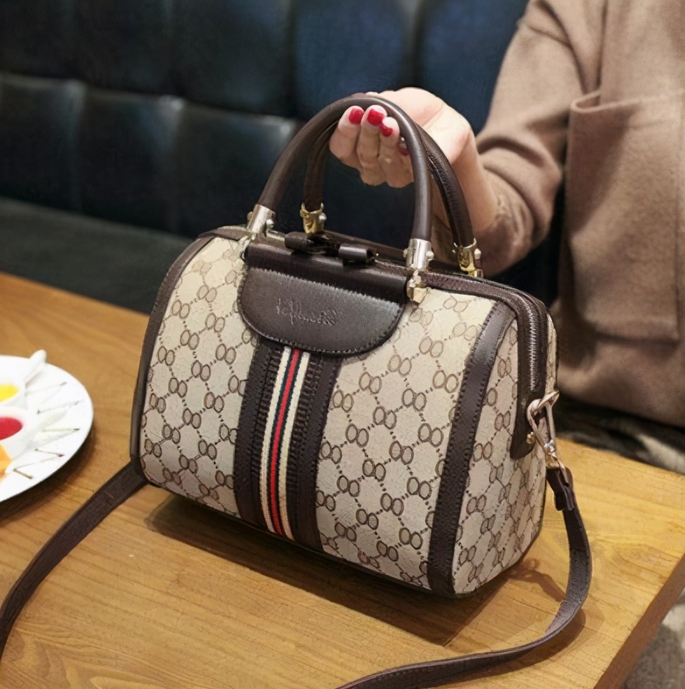 包包的油边融化了怎么自己处理,lv包包修复油边费用一般是多少