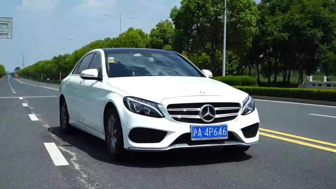 评两代奔驰C级：颜值就是战斗力