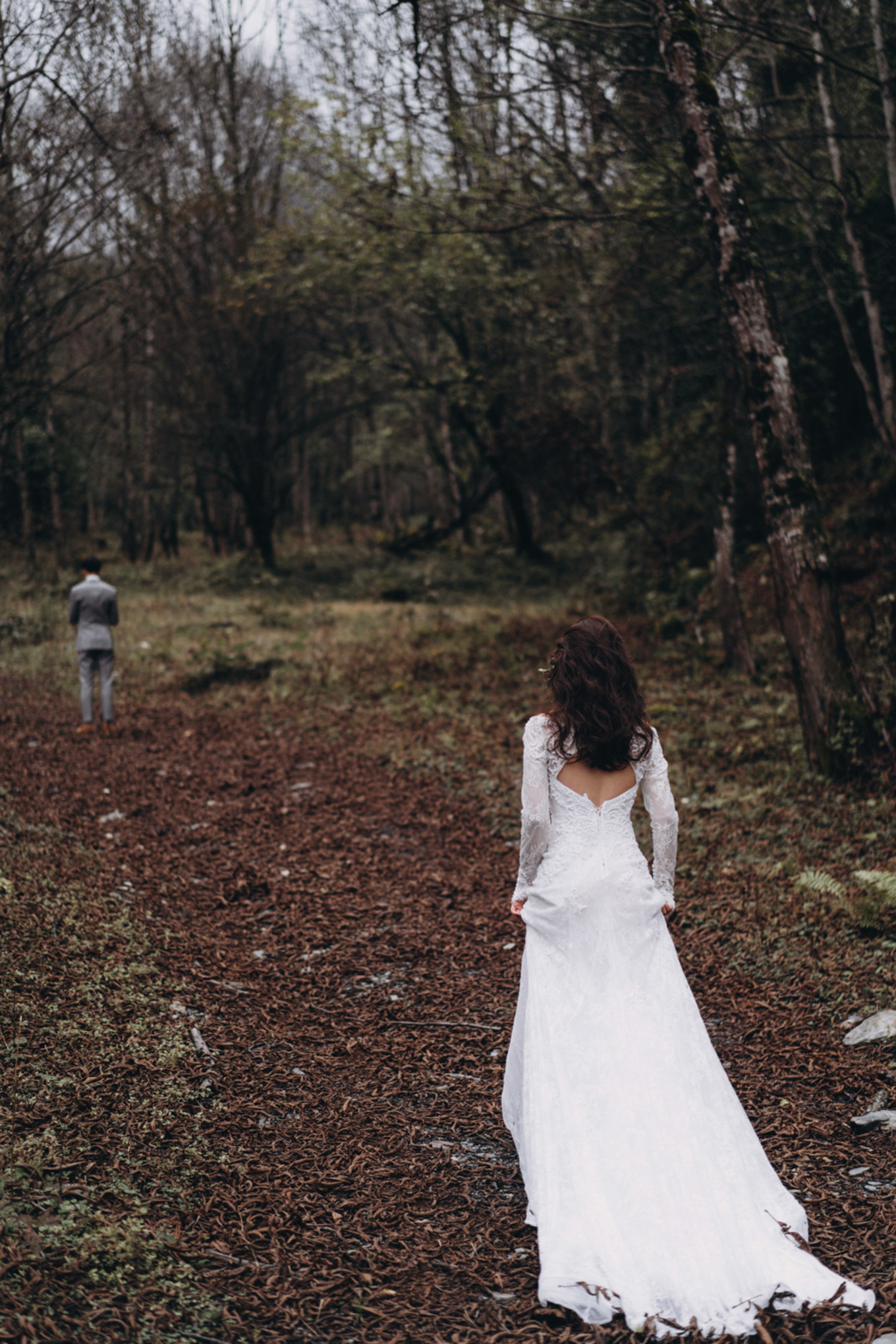 我们带上婚纱，去与世隔绝的山中办了一场绝世婚礼