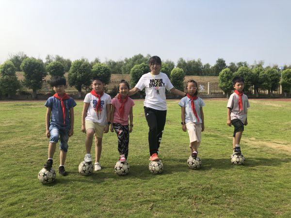 扎根农村10年，“校园球星”带着学生玩出健康