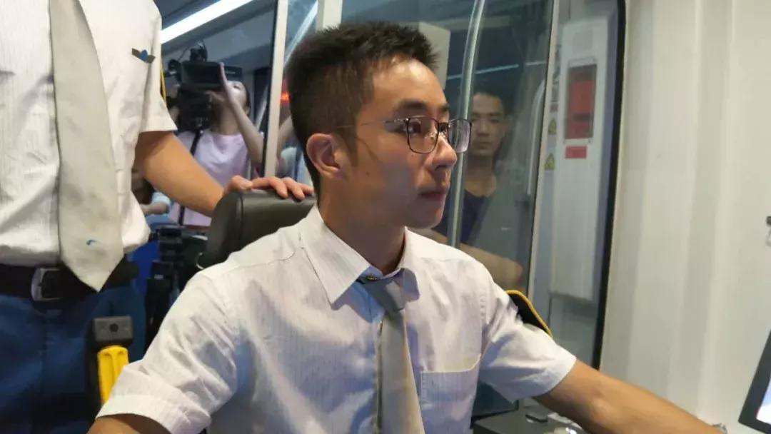 有轨电车蓉2号线驾驶员,成都蓉2号有轨电车司机