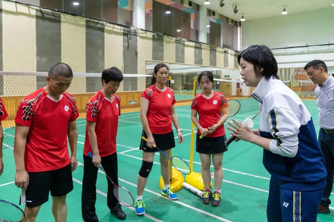 冠军教你打羽毛球,中国队教你打羽毛球