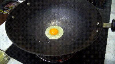 普通铁锅如何煎鸡蛋,几十块钱的熟铁锅不开锅
