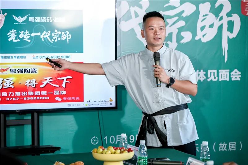 李小龙是功夫片开山之祖,李小龙永恒的传奇