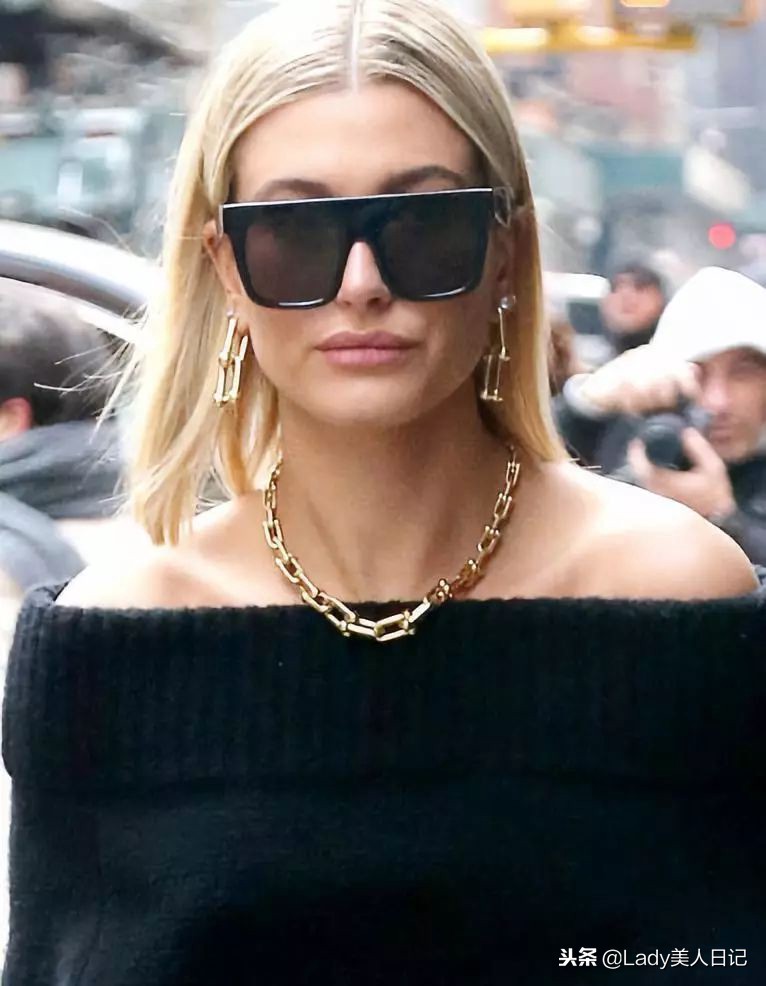 冬天戴出高级感的毛衣项链有几款,毛衣项链时尚款