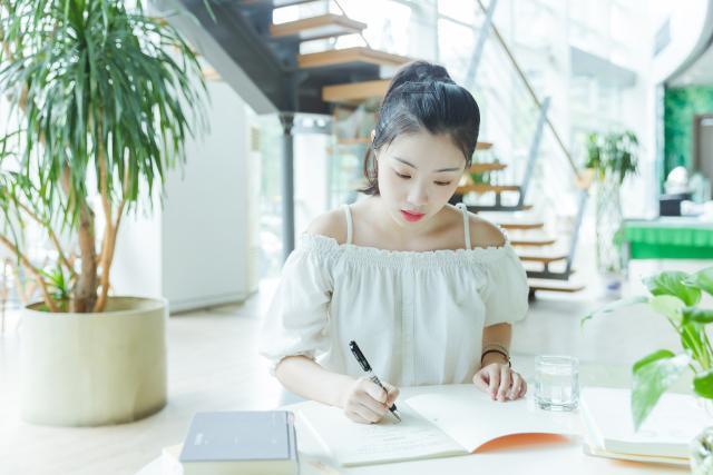 文科生就业前景好的大专,文科目前就业前景最好的十大专业