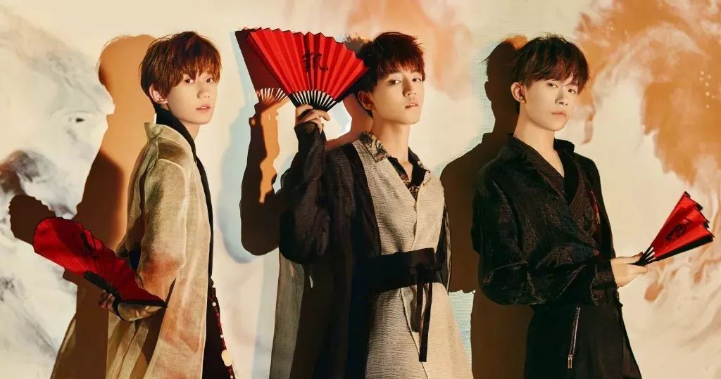 屈楚萧微博小号对爱豆的言论,屈楚萧怼私生饭全集