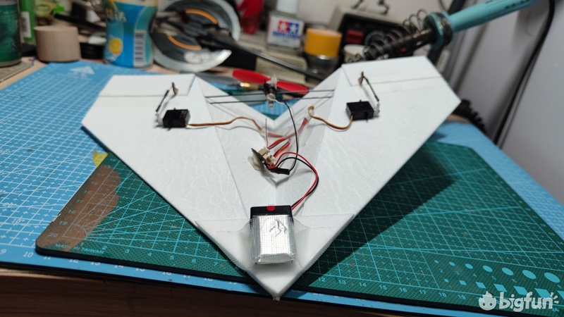 航模飞机制作小学生可飞,航模制作自制超轻载人飞机