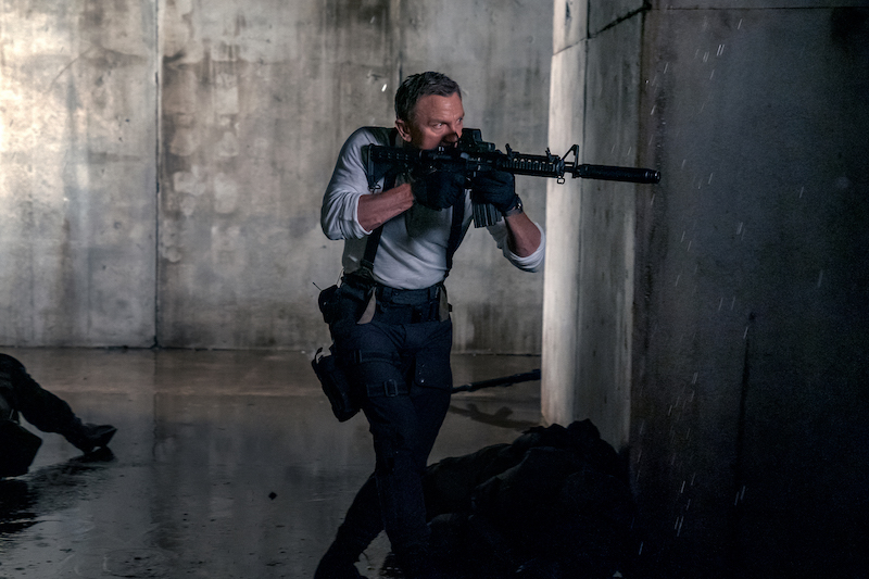 007无暇赴死邦德最后为什么不走,007无暇赴死邦德为啥不换血