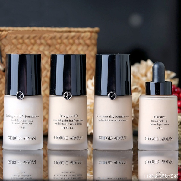 armani阿玛尼柔亮光泽粉底液 (armani阿玛尼新款蓝标大师粉底液)