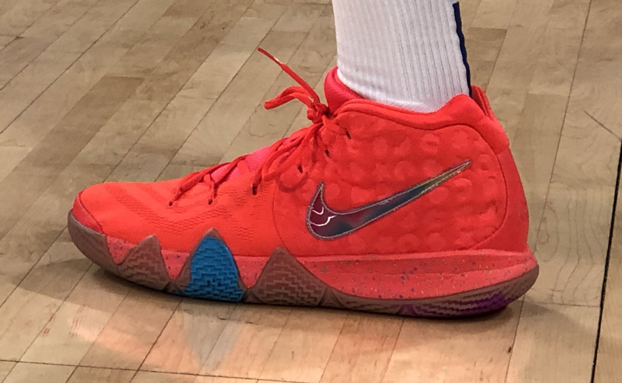 NBA赛场最近三天篮球鞋精选集：鞋头们的赛季鞋王之争越发激烈