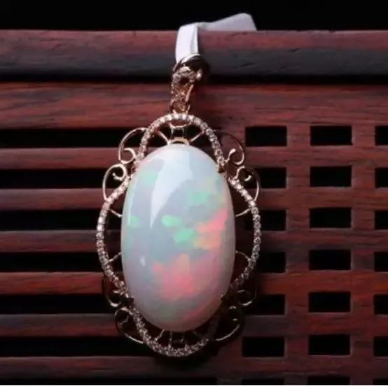 会发光的蛋白石就是欧泊？教你几招鉴别的法子