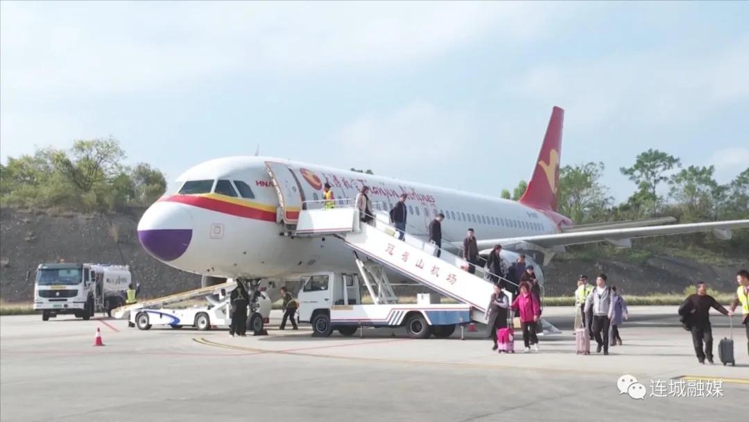 冠豸山机场航班最新时刻表,龙岩冠豸山机场飞机降落关窗