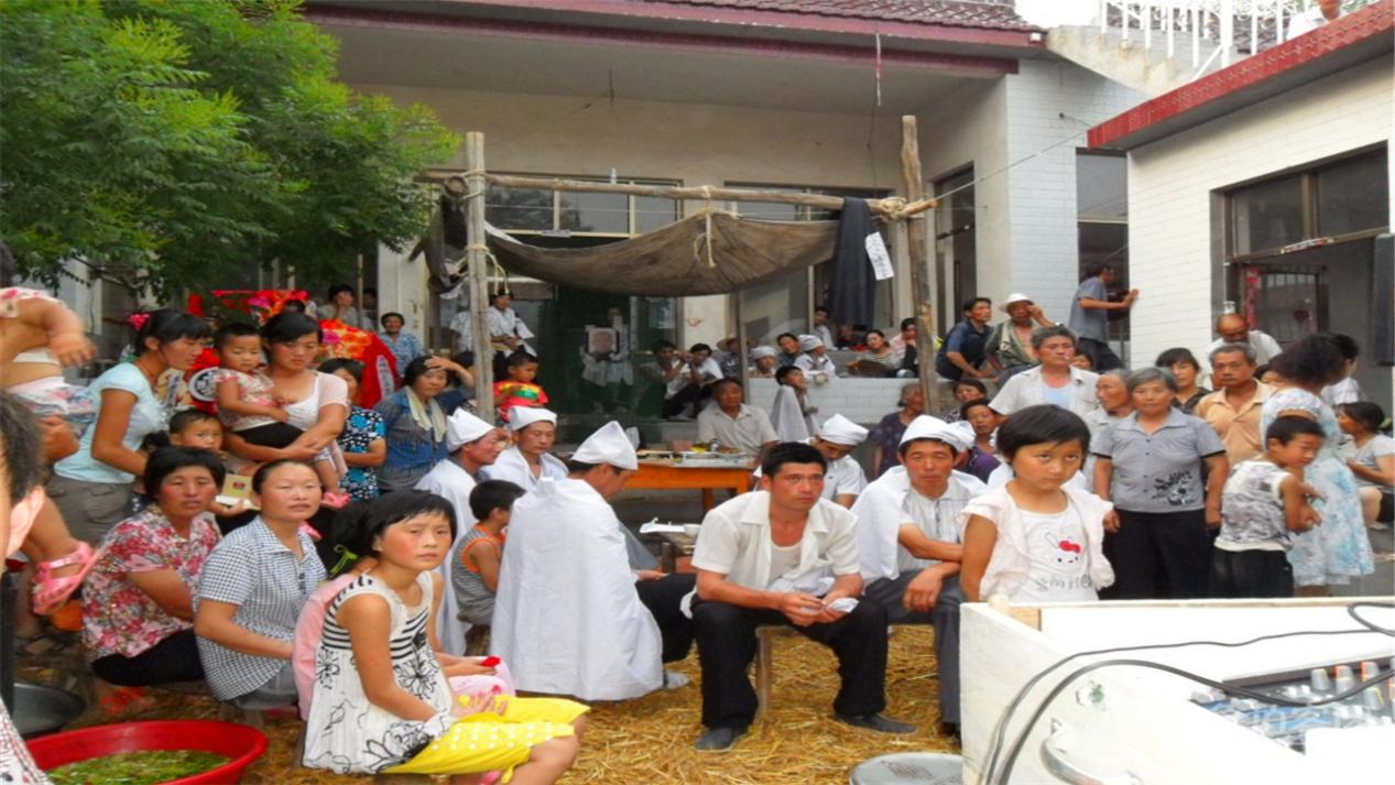 亲人去世哭不出来是心理有问题吗,亲人去世心里不难过是什么心理