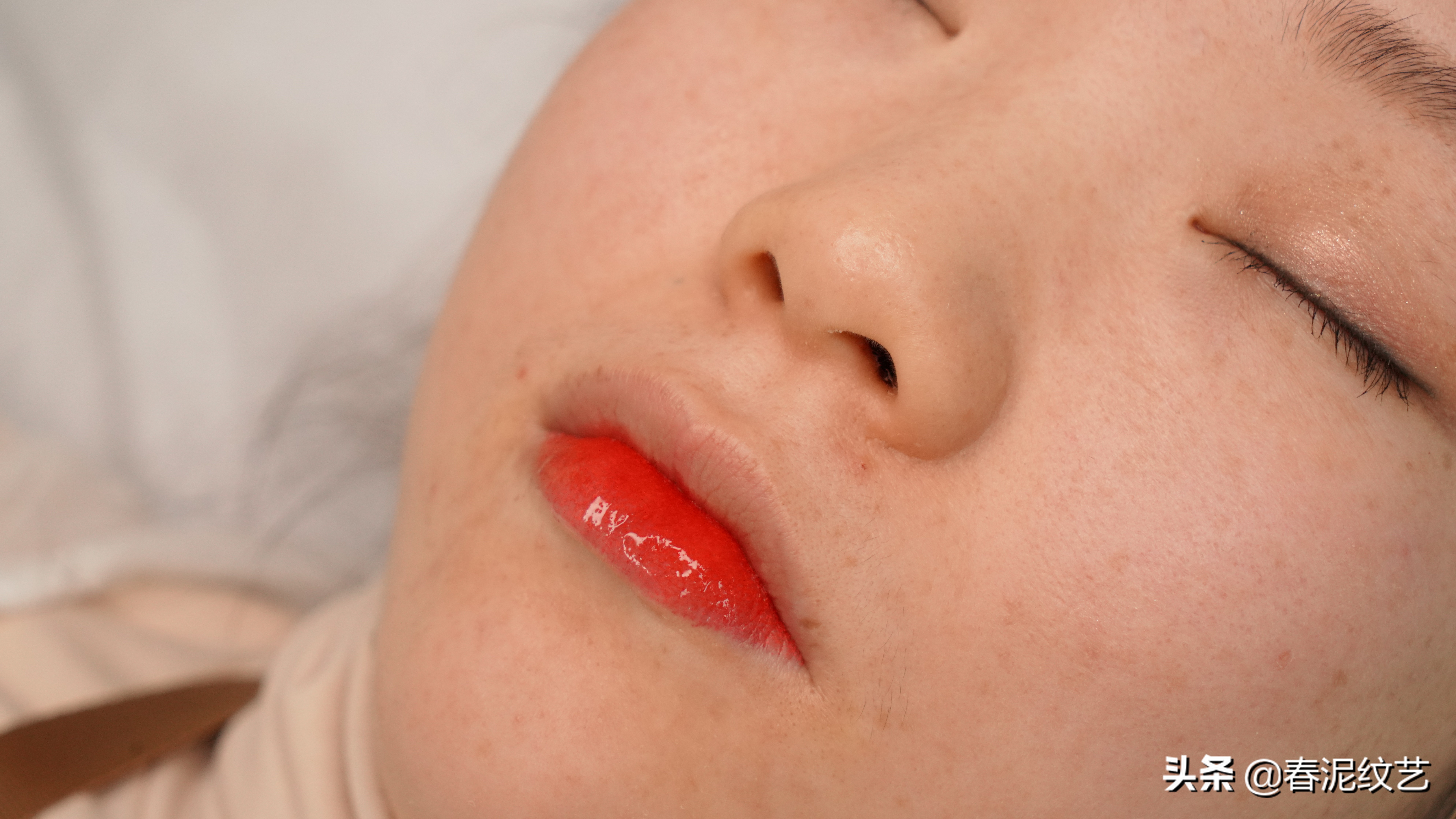 纹唇之后嘴巴起泡了可以碰水吗,顾客纹唇不消肿怎么回事