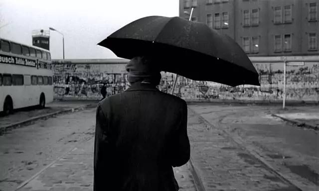 读懂彼得·汉德克，走进《柏林苍穹下》的诗意世界