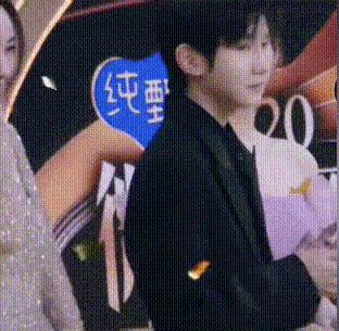 杨幂与杨紫的采访节目,微博之夜杨幂和杨紫在聊什么