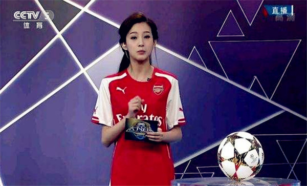 她曾是央视最美主持,她是央视最美主持人