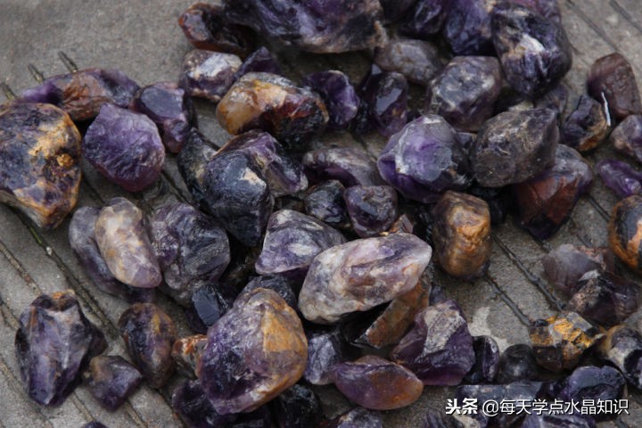 摸黑赶水晶原料交易早市去晚一晚人影都找着了