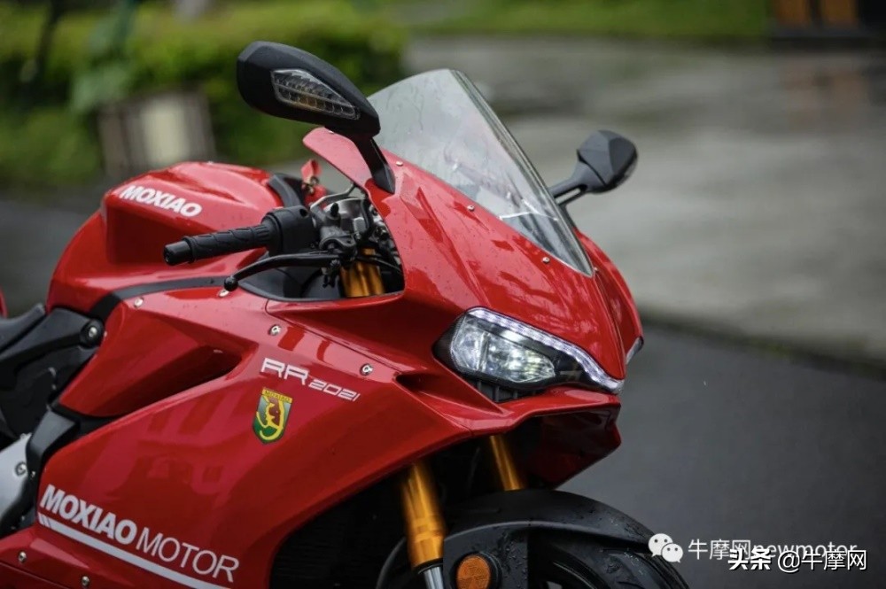 29990元起隆鑫500双缸平台跑车摩枭500RR上市