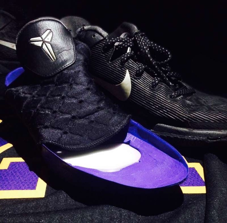 纪念科比的全明星球衣,科比全明星赛退役之战脚上穿的鞋