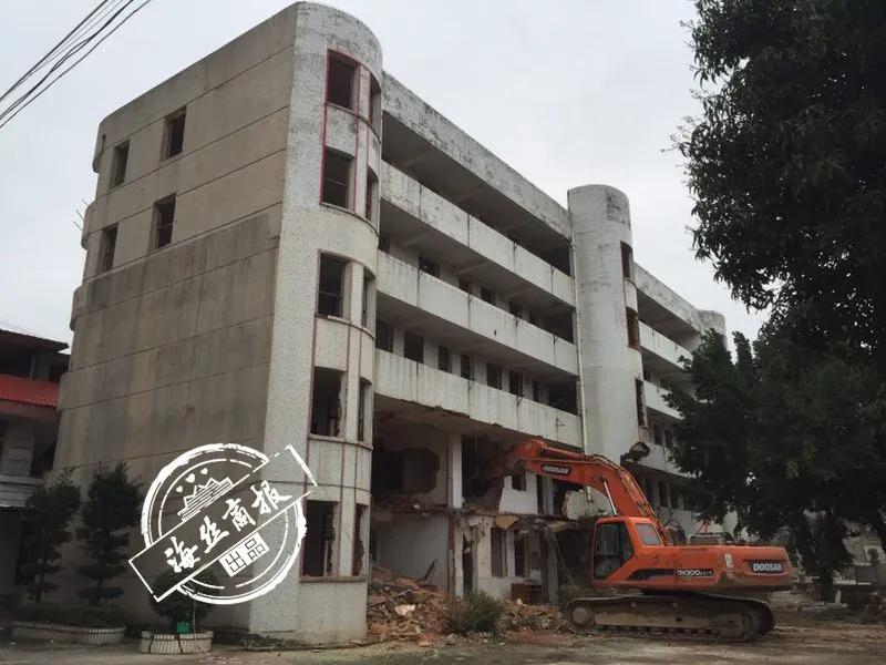南安这所中学拆除5层高危房，欲建师生合一宿舍楼！初一初二以后也能晚自修了