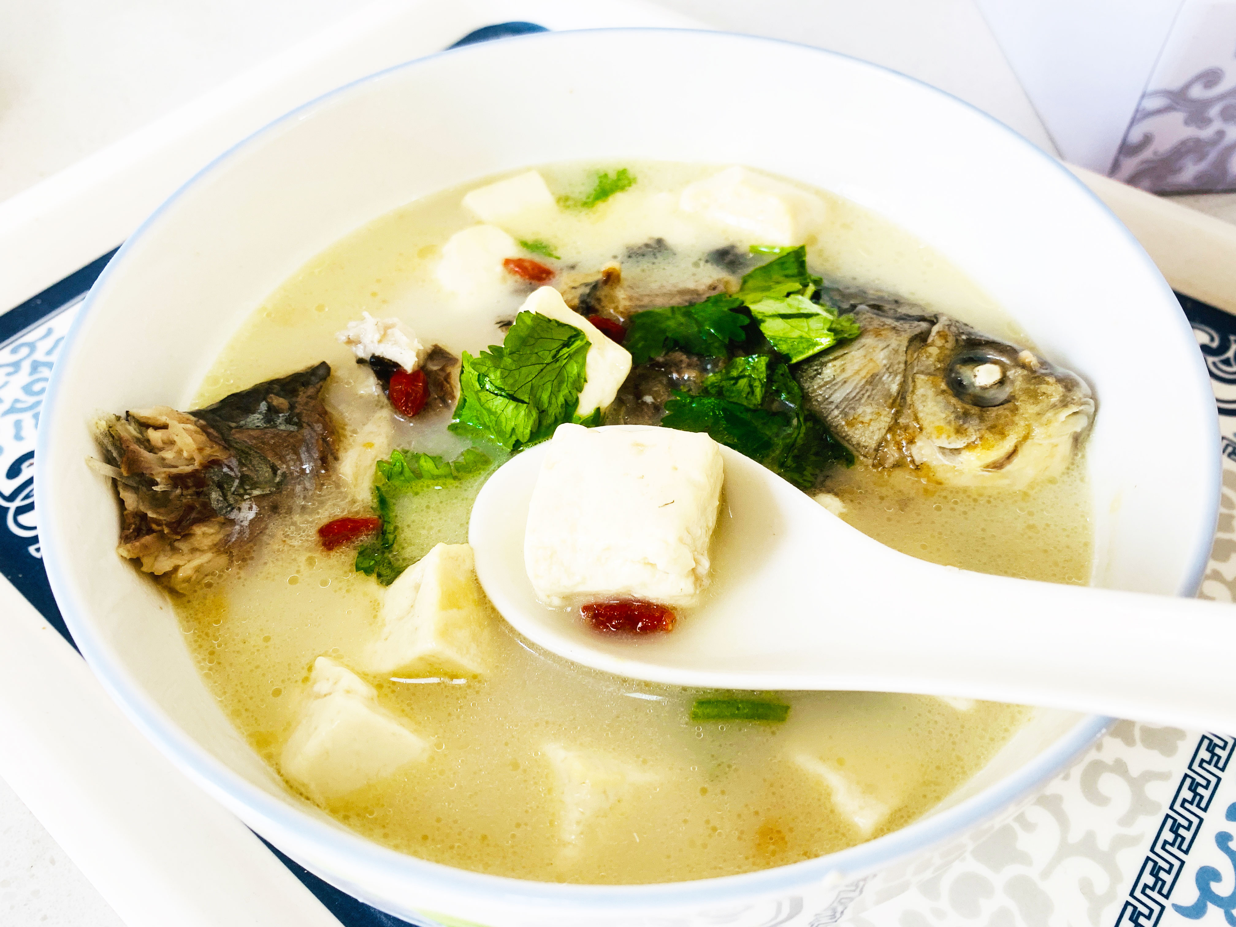 鱼汤的做法鲫鱼炖豆腐放什么材料,鲫鱼炖豆腐豆腐怎么更入味