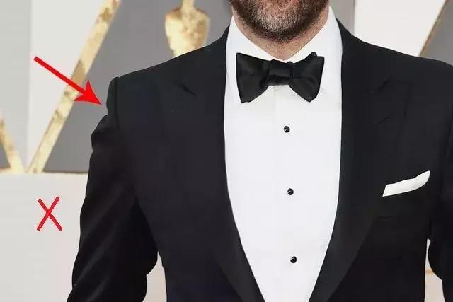 女生什么样的西装才算合身,女士西装肩宽怎样才算合身