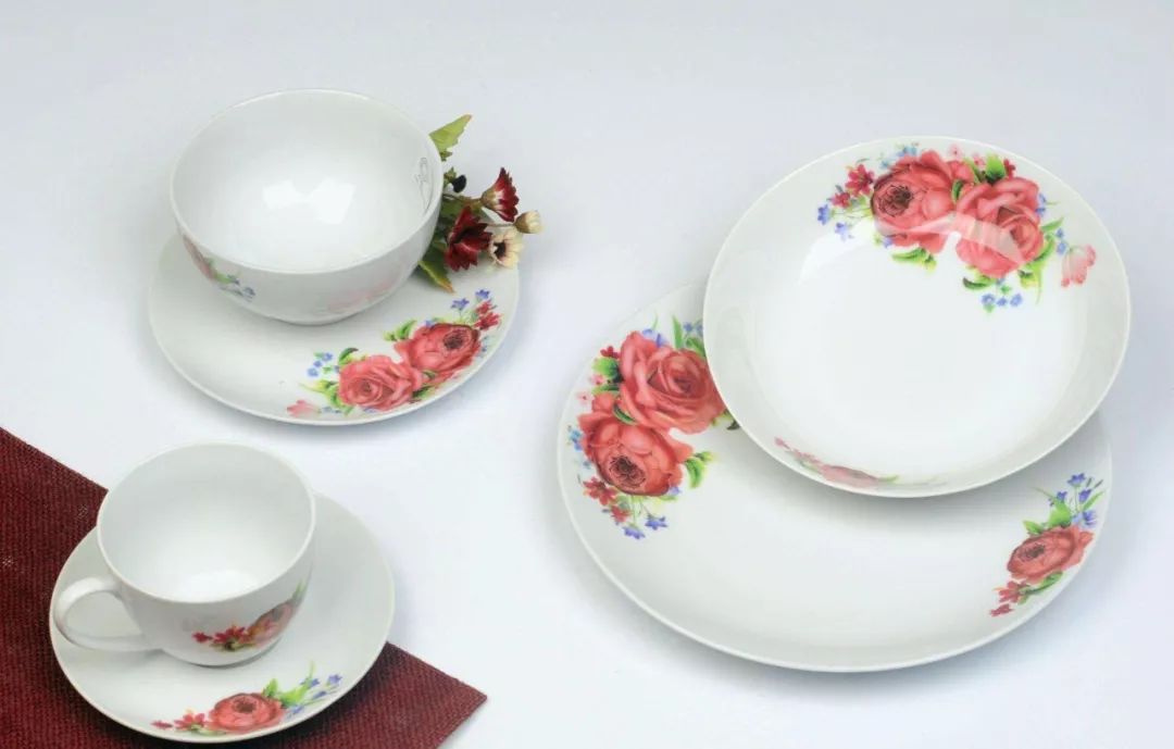 急聘暑假工500元,急招普工月九千包吃住