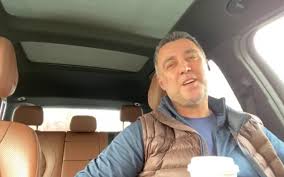 曾经的球星与民族英雄，如今的公敌和网约司机