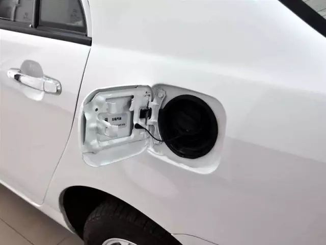 如何在车外快速判断油箱位置,怎么断定车油箱盖位置