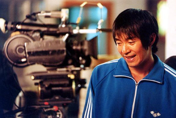 周星驰黄一飞表演节目,周星驰和黄一飞被酒瓶砸的视频