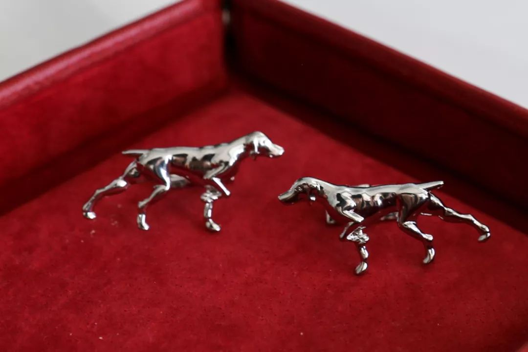 瑞典皇家配饰品牌，几百块戴出万元质感，金色手镯男女戴都好看