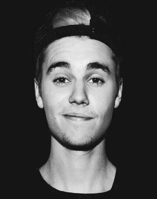 贾斯汀比伯对lisa的评价,贾斯汀比伯ins为何只关注lisa