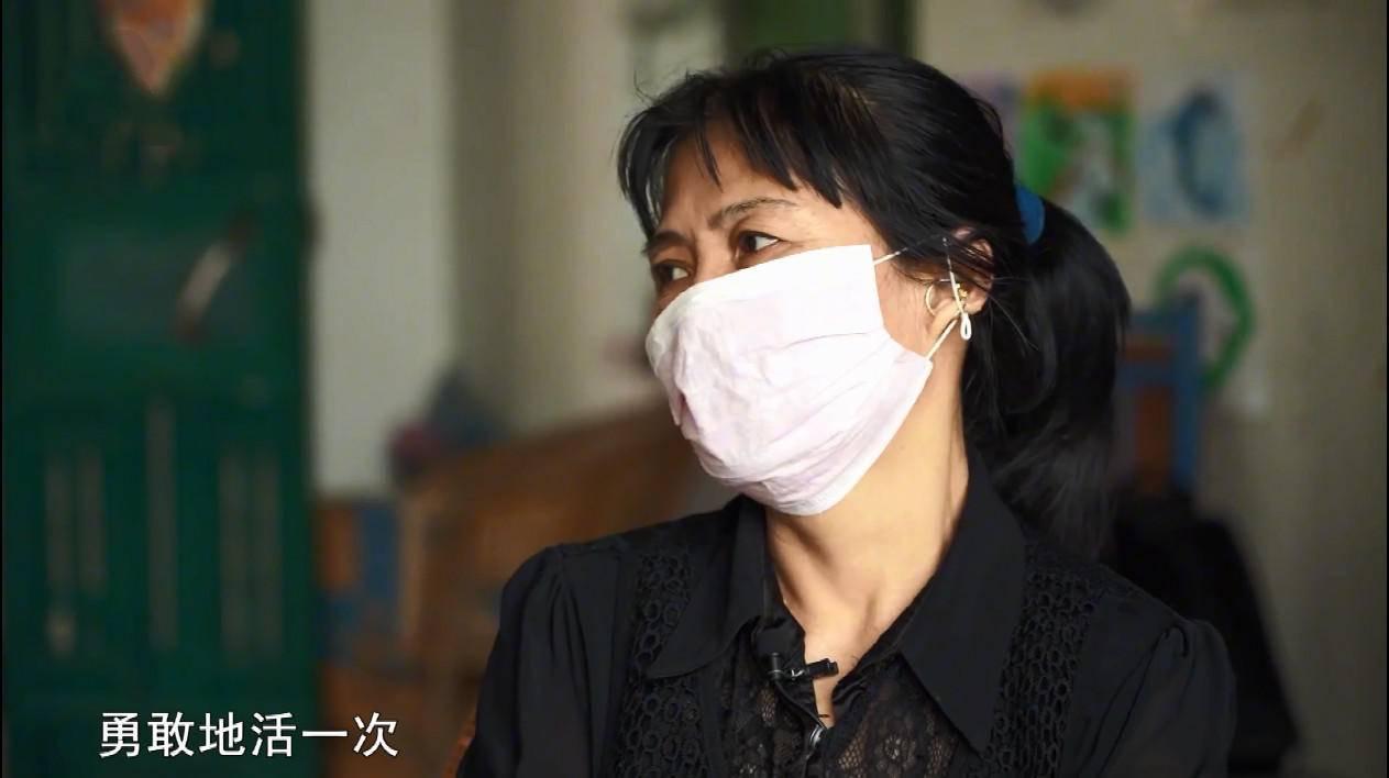 60岁大妈爱上靳东完整版,60岁大妈迷恋靳东后续