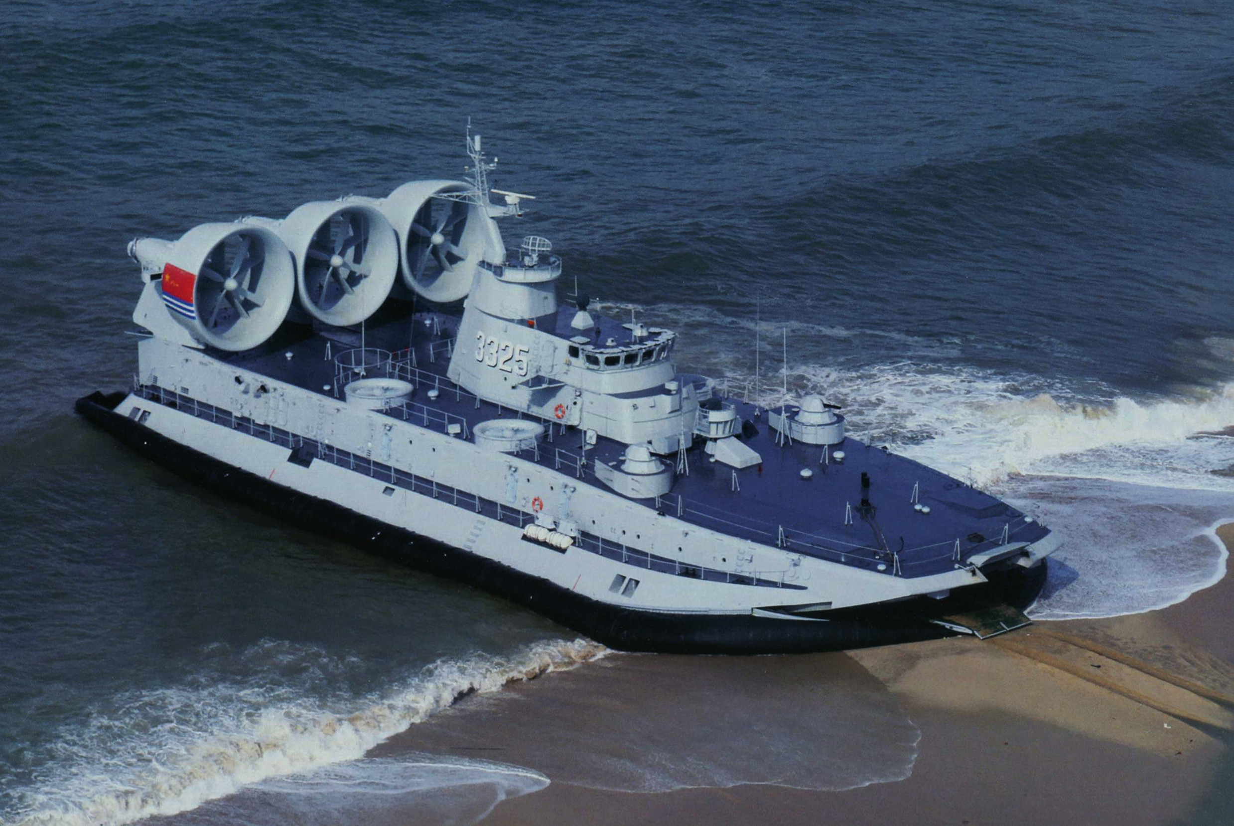 气垫登陆艇怎么摆渡两栖攻击舰,气垫登陆艇原理