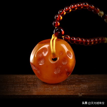 新老蜜蜡,蜜蜡鉴别用灯光照真假对比