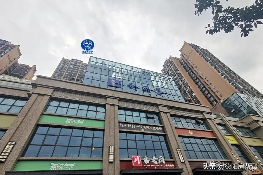 在这些酒精浓度50°的德阳街头，“耍家们”找到了商机