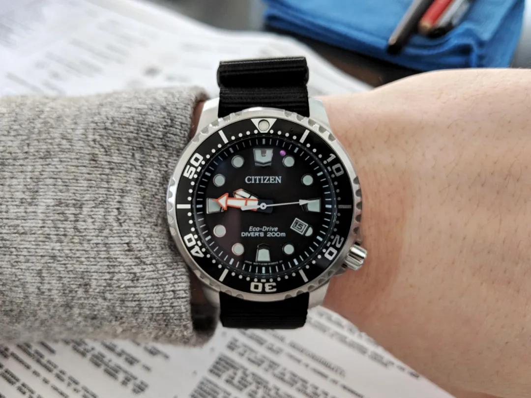 两三千买电子手表还是机械手表,两三千推荐天梭还是西铁城