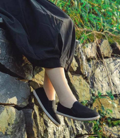 老北京布鞋穿起来真舒服,中国人穿的老布鞋