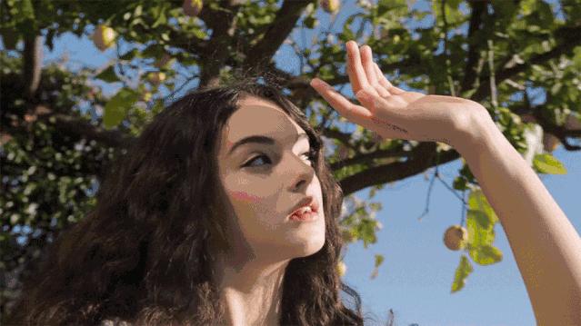 意大利女神莫妮卡·贝鲁奇，17岁女儿长得真漂亮，继承妈妈的美貌