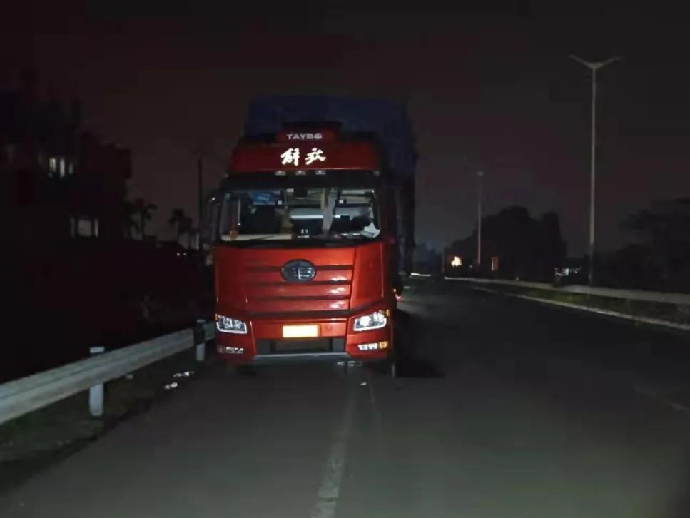 违停被追尾案例,禁停路段停车追尾事故责任