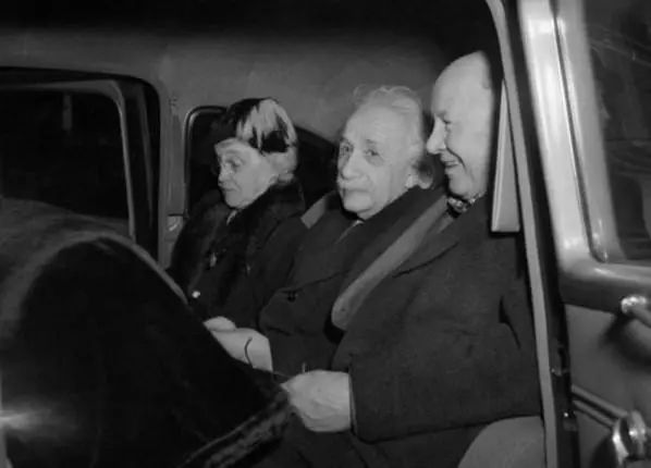 双鱼座总是胡思乱想吗,双鱼座性格琢磨不透