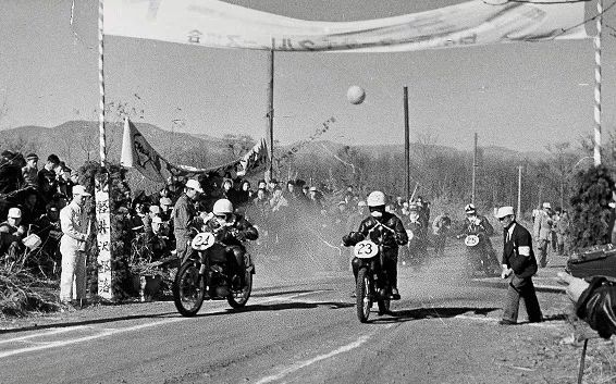 做乐器、摩托、快艇、游泳池…日本「YAMAHA雅马哈」有多狂？