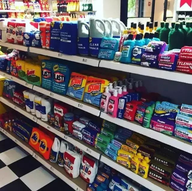 一个95后美女开了一家超市,85后美女开了一家超市